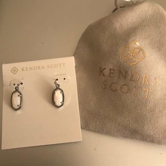 MOP Lee’s - Picture 1 of 2